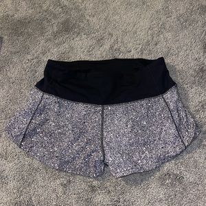 Lulu Lemon black and white low rise lined shorts 2.5”